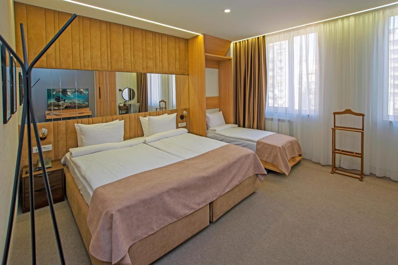 Cartez Hotel Jerevan Exteriör bild